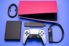 Все, що потрібно знати про аксесуари для Sony PlayStation 5: від контролерів до зарядних станцій
