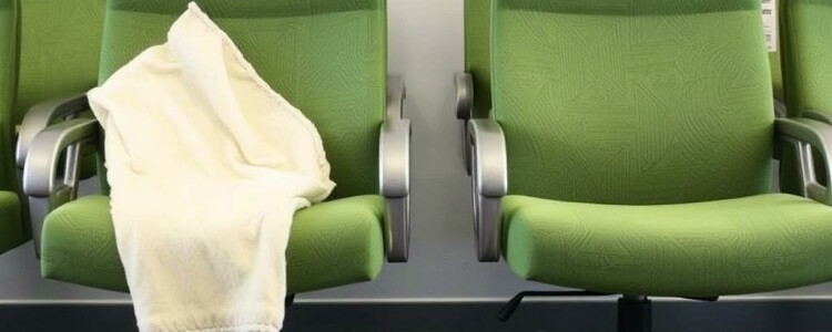 Химчистка офисных кресел: вернуть поверхности свежесть и продлить жизнь мебели