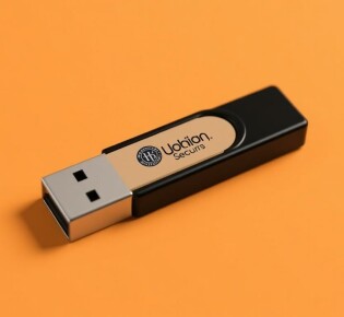 USB-флешки с логотипом: как выбрать, оформить и превратить маленькую пластиковую палочку в эффективный рекламный инструмент