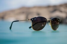 Солнцезащитные очки: как выбрать, не пожалеть и носить с умом