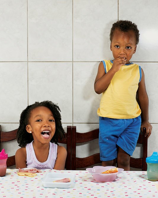 Aricia Domenica Ferreira, 4 года, и Hakim Jorge Ferreira Gomes, 2 года, Бразилия - Что едят дети на завтрак по всему миру